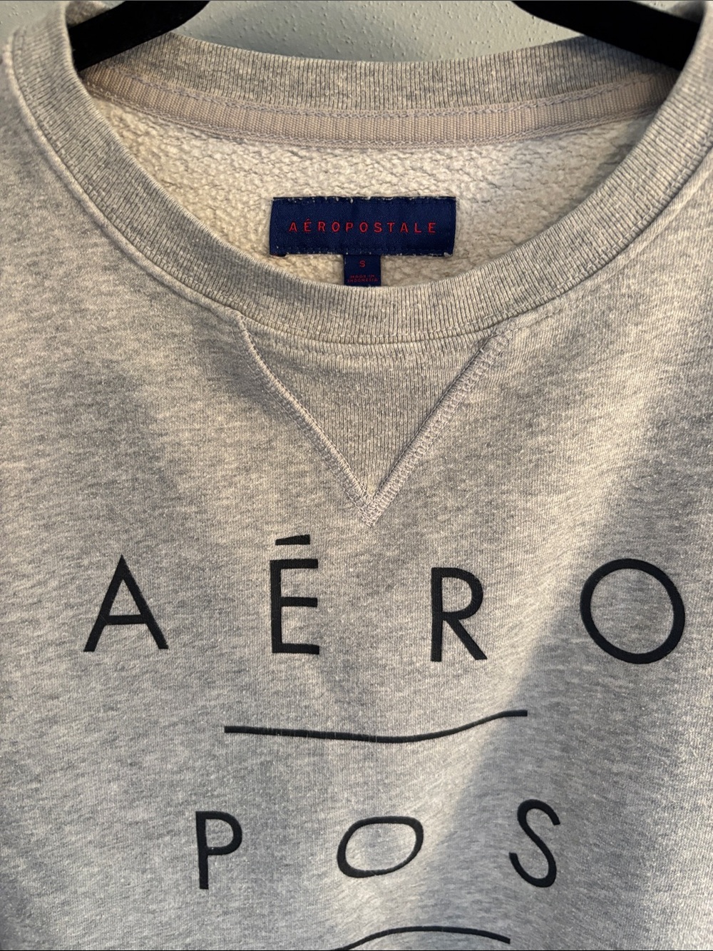 Aeropostale Women’s Juniors Gray Crewneck Cropped Sweatshirt, size Small